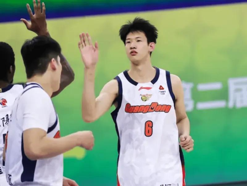 星空体育app下载-广东104-113上海1喜3忧！黄明依奇兵，内线+张皓嘉没法看！