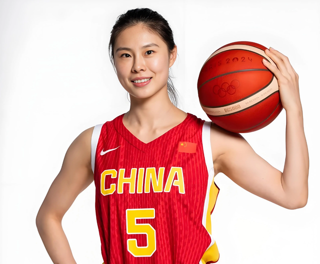 星空体育登录入口-王思雨替补出场，6投6中，砍下13分！中国女篮半场领先巴西13分