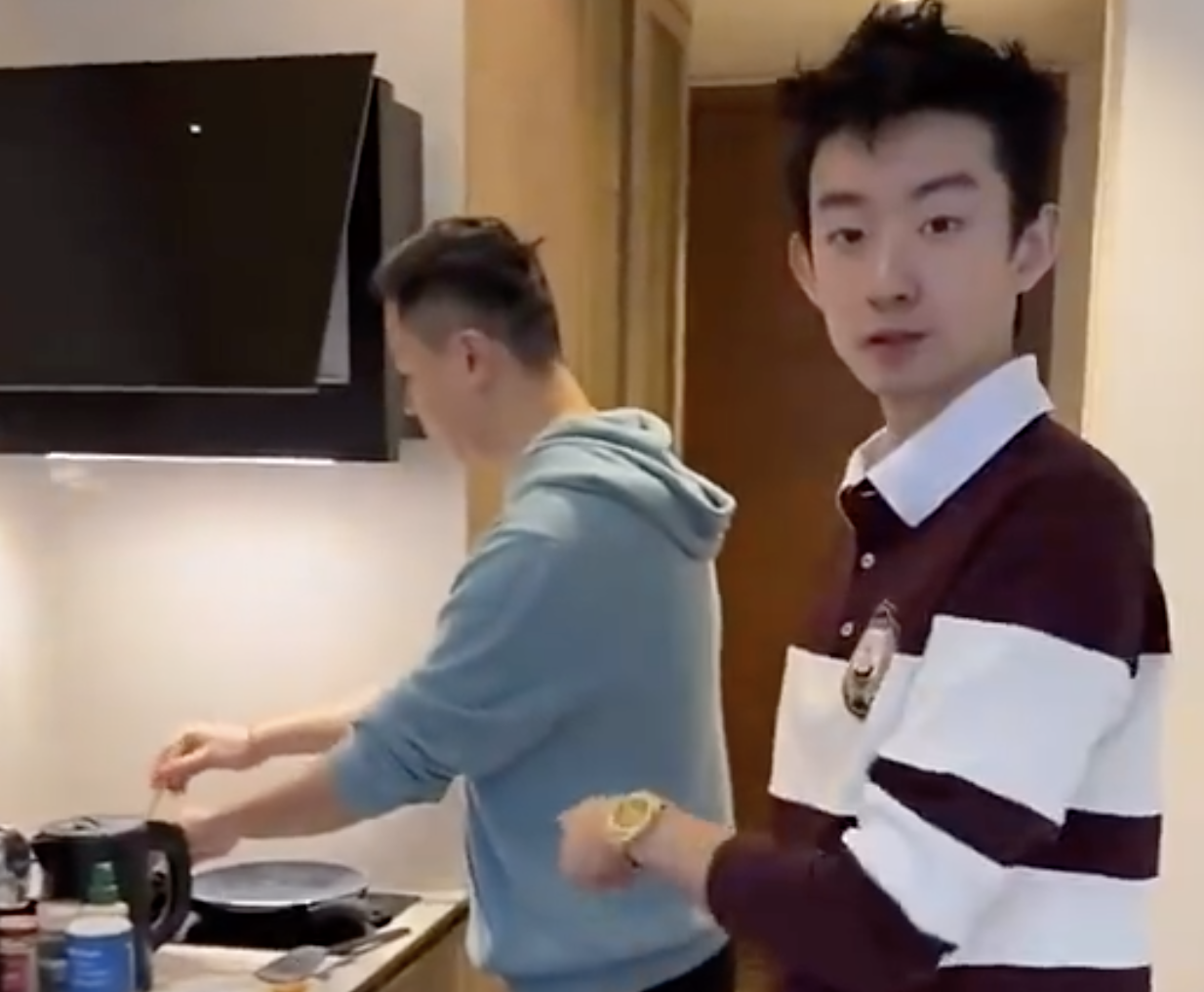 星空体育app下载-“明天下手轻点” 肖国栋赛前给吴宜泽煮面条，却遭其0-6无情横扫