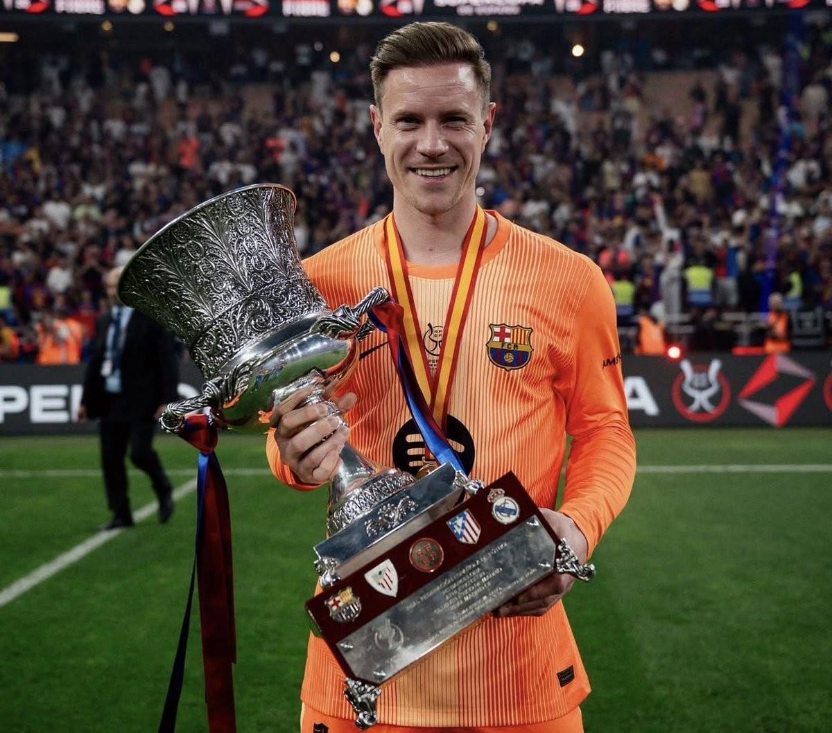 记者：特尔施特根离队计划重启，他越来越确信会加盟赫罗纳