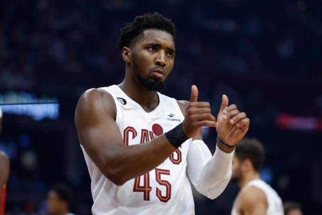 1667131350224087006.jpg 2b1e6065-3630-405c-8a25-ece177180033-Donovan_thumbs_up.jpg