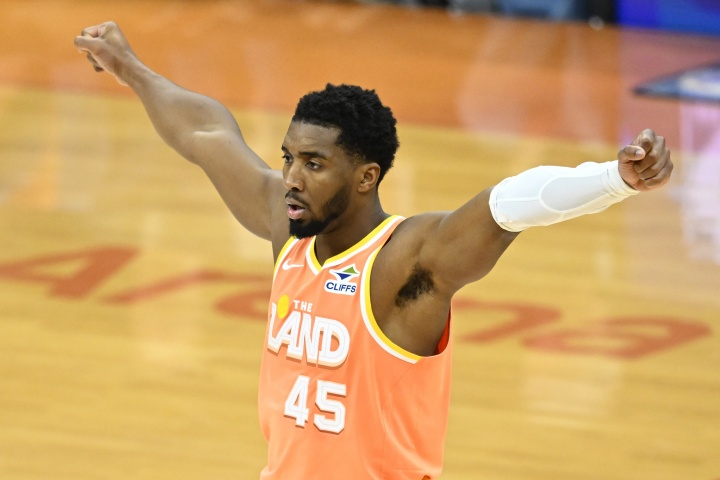 星空体育登录入口-你是真滴强！米切尔凭一己之力带队取胜 全场怒轰45分4板4助